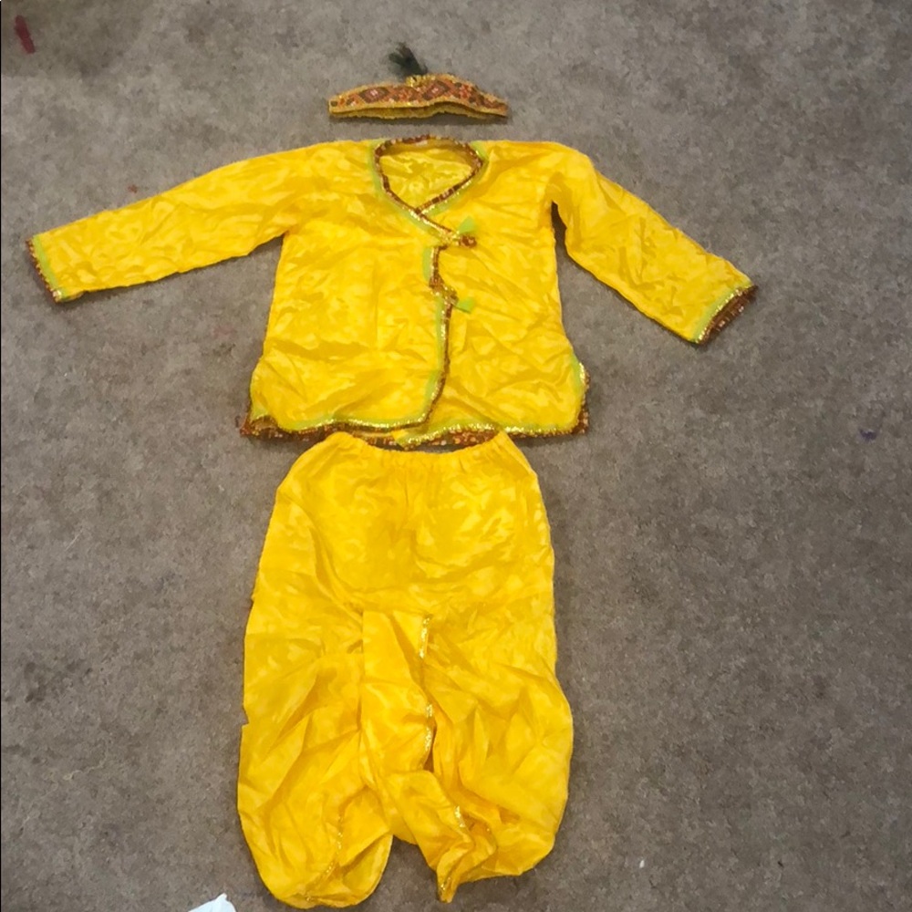 Krishna dress for boy age 3-4 (preowned)